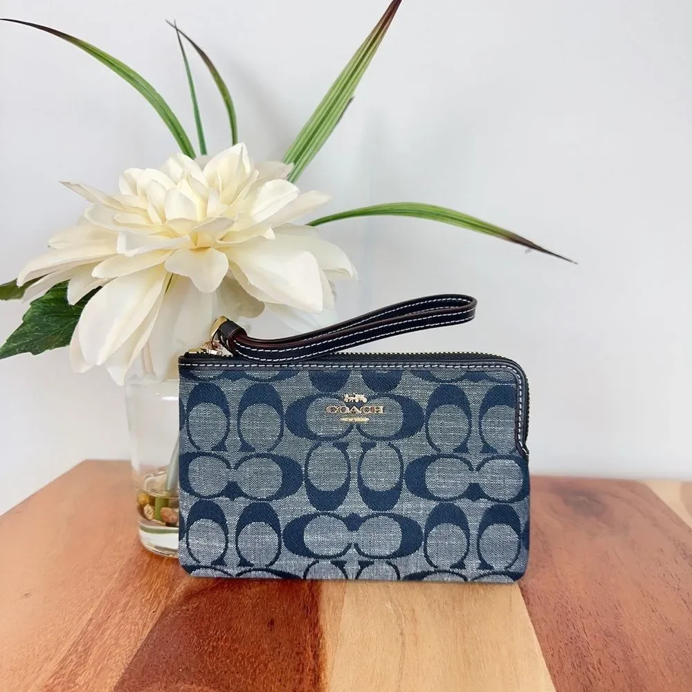 NWT Coach Corner Zip Wristlet In Signature Chambray